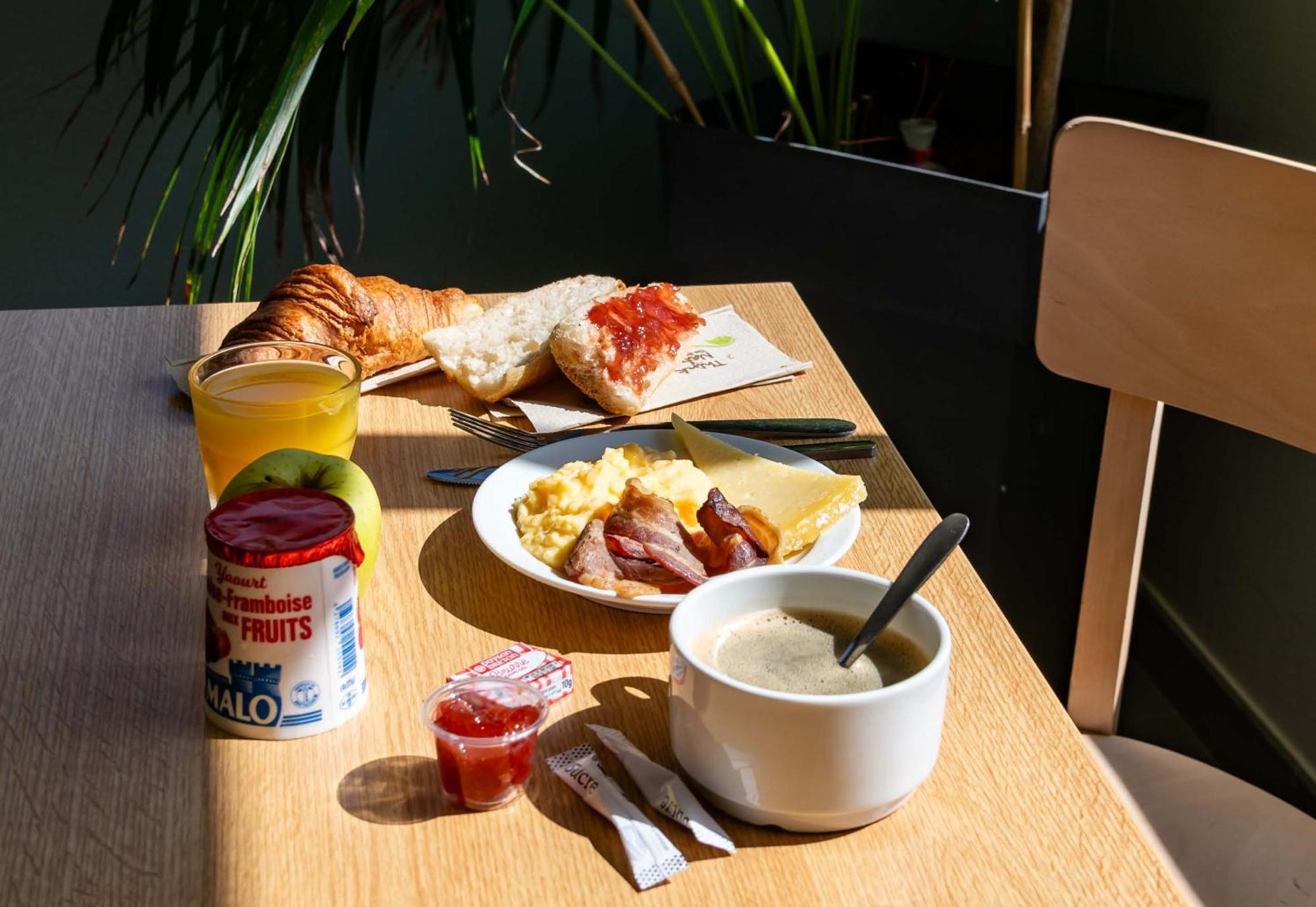 Hotel Saint-etienne Monthieu 2*